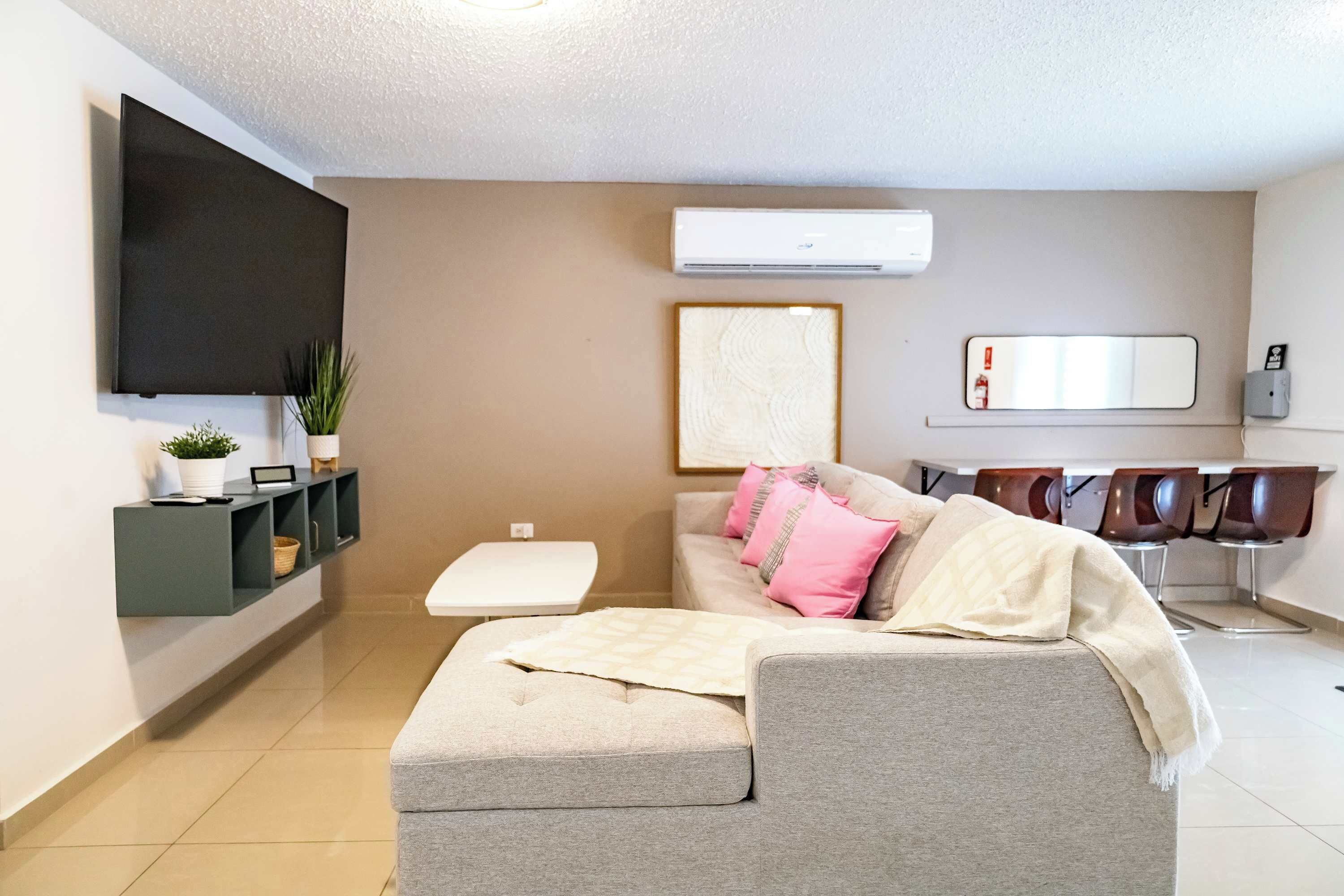 Televisión y oficina 