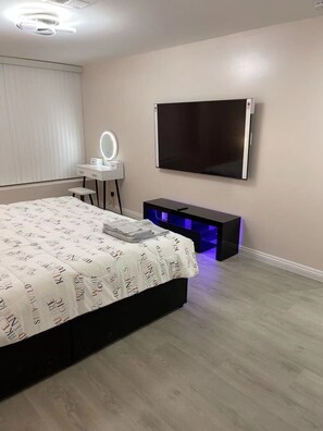 4 bedrooms - cozy 4 bedroom two story house(long term only) (Las Vegas)