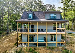 Exterior - Mt. Views! A+ Location! Hot Tub! Arcades! Fire Pit! Swing! Privacy! 5miles to PF (Sevierville)