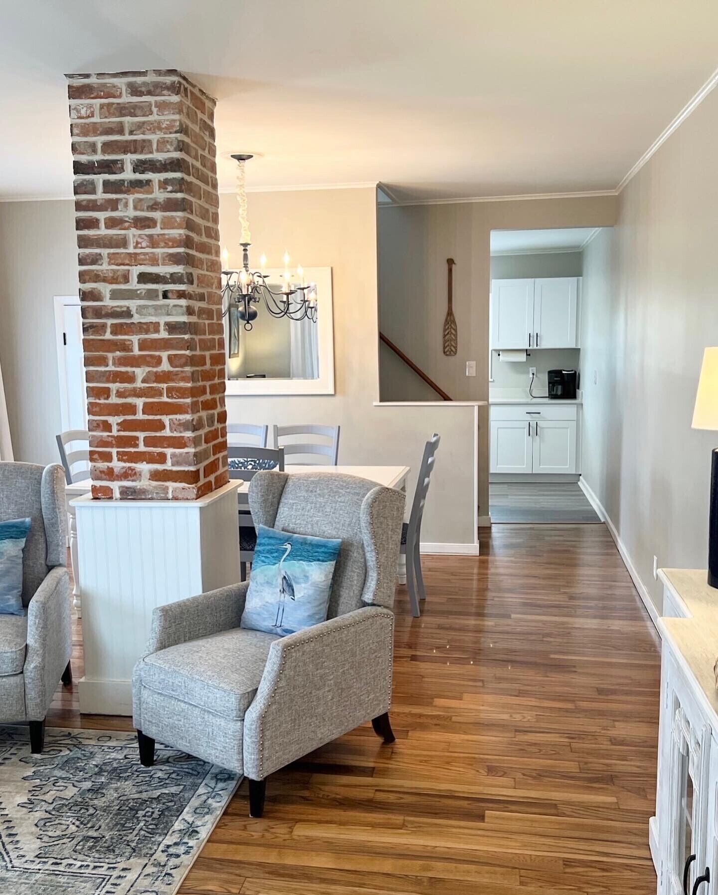 Two Blocks to Beach and Town and ON Central Park!