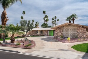 Exterior - Fully furnished Midcentury Home, 3 Bd/Den, Views, Best So PD Location (Palm Desert)