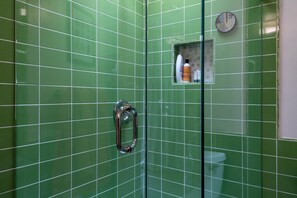 Bathtub, hair dryer, towels, soap - Fully furnished Midcentury Home, 3 Bd/Den, Views, Best So PD Location (Palm Desert)