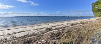 Family friendly and Charming home on the beach!