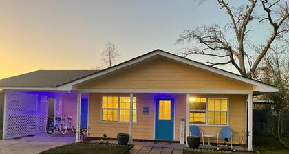 Da Bay House is Close to the Beach and Downtown
