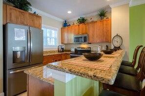 Fridge, microwave, stovetop, dishwasher