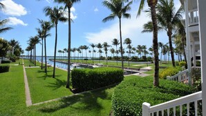 A resort with a pool, palm trees, and a view of the ocean. - Indigo Reef Resort Villas and Marina (Marathon)