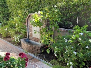 Property grounds - Gorgeous craftsman estate with panoramic ocean views and secluded pool and spa!! (Laguna Beach)