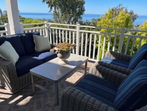 Property grounds - Gorgeous craftsman estate with panoramic ocean views and secluded pool and spa!! (Laguna Beach)