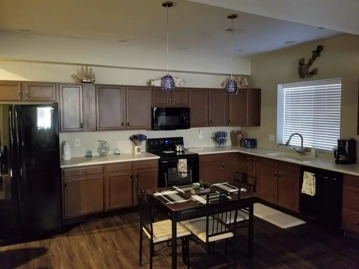 Great Garden Level Apartment with Mountain Views