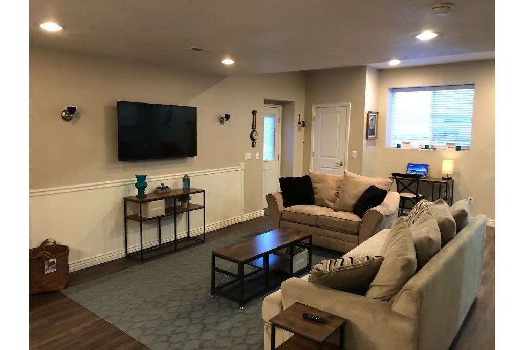 Great Garden Level Apartment with Mountain Views