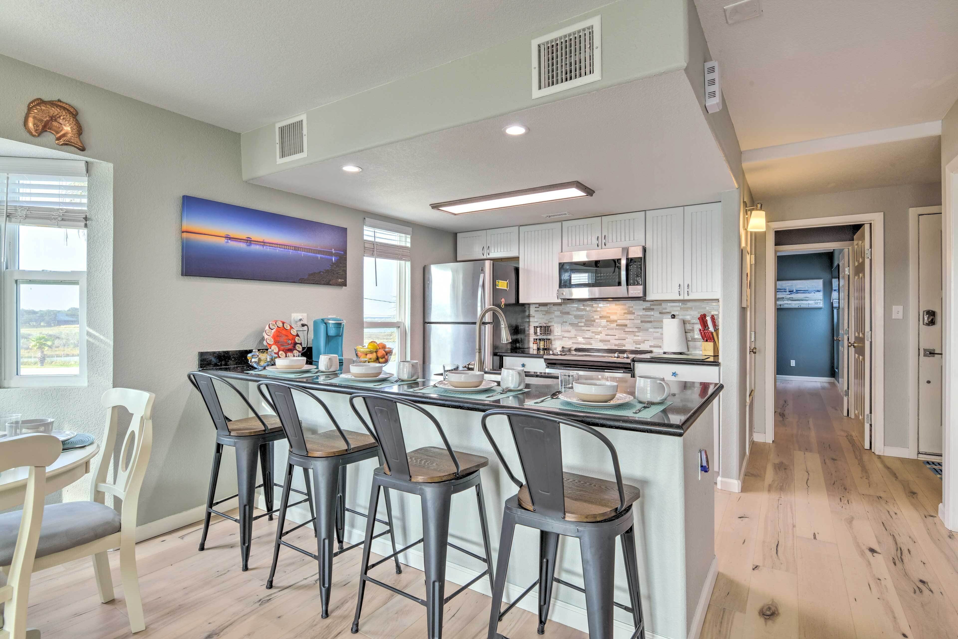 Beachy Rockport Condo w/ Pool & Fishing Pier!