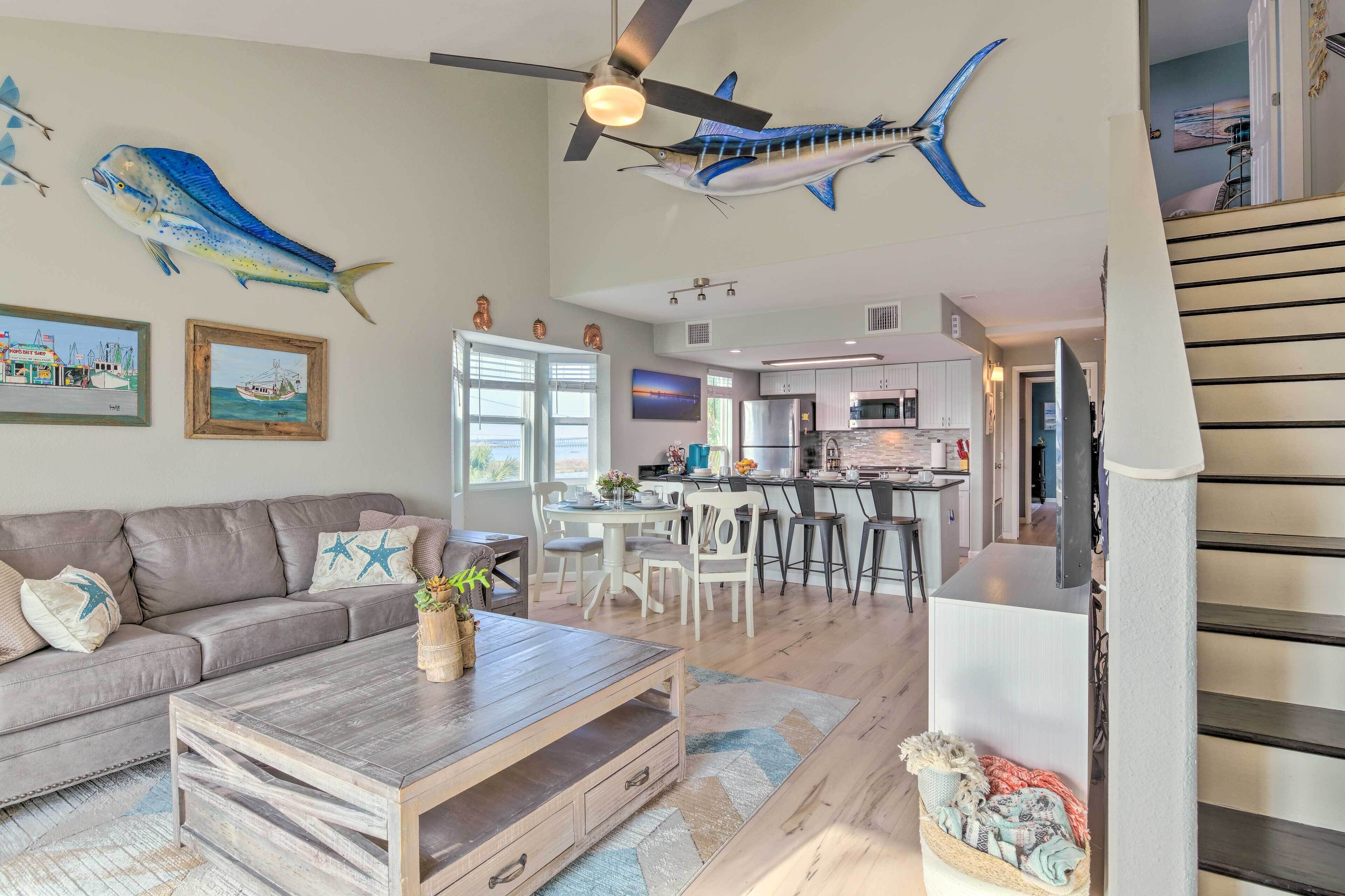 Beachy Rockport Condo w/ Pool & Fishing Pier!