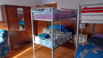 3 bedrooms, desk, soundproofing, iron/ironing board