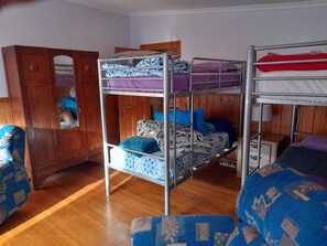 3 bedrooms, desk, soundproofing, iron/ironing board