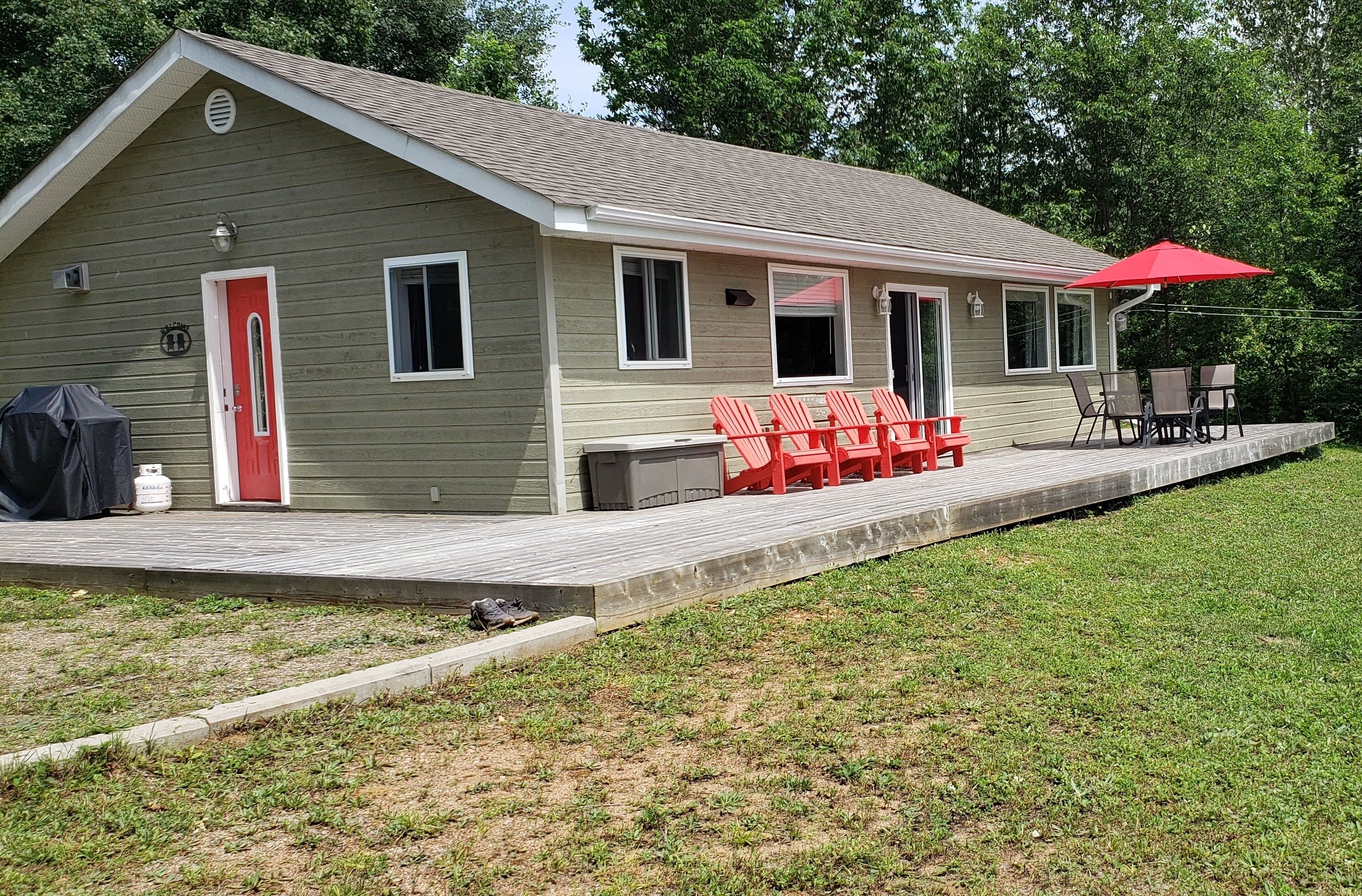 Cottage on Quiet Private Lake