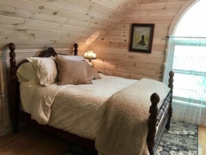 3 bedrooms, desk, iron/ironing board, travel crib - Beautiful Secluded Cabin with Creek and Mountain View , Pet Friendly (Franklin)