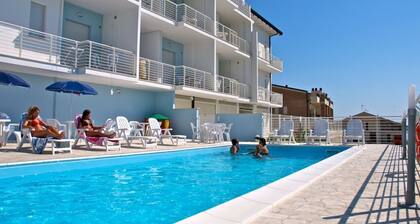 In an enchanting position, in a residential area just a stone's throw from the town center and directly on the territory of the Torre del Cerrano Marine Protected Area, the I Gabbiani residence offers you a relaxing vacation. Apartment two