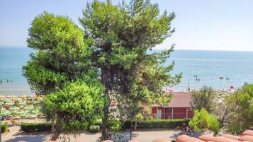 Una spiaggia nelle vicinanze