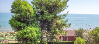 Pinetina Di Paolo - Second floor apartment, directly on the sea