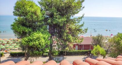 Pinetina Di Paolo - Second floor apartment, directly on the sea