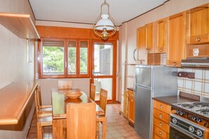 Kühlschrank, Ofen, Herdplatte, Geschirrspüler