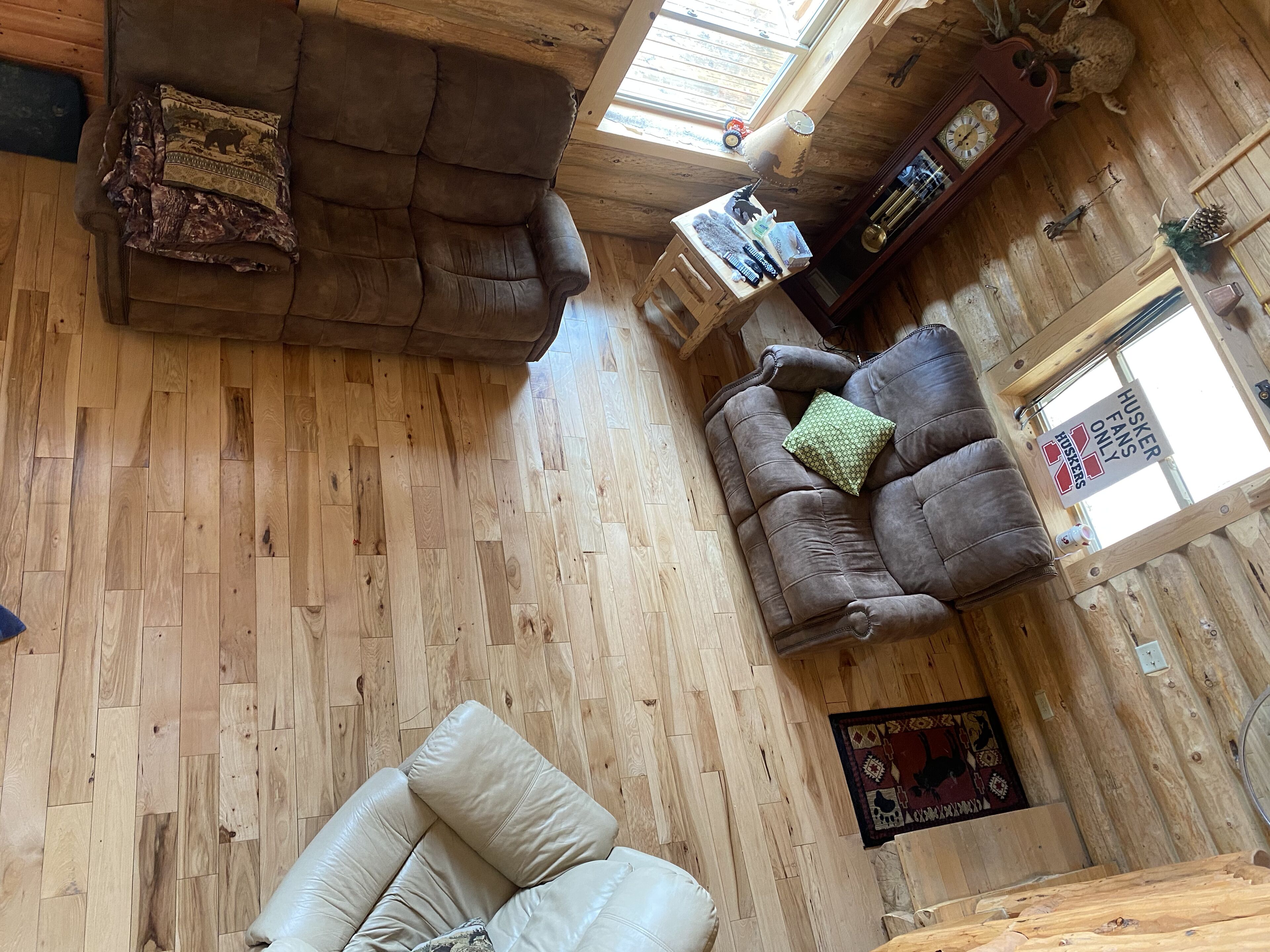 Beautiful comfy  2 bedroom cabin with hot tub