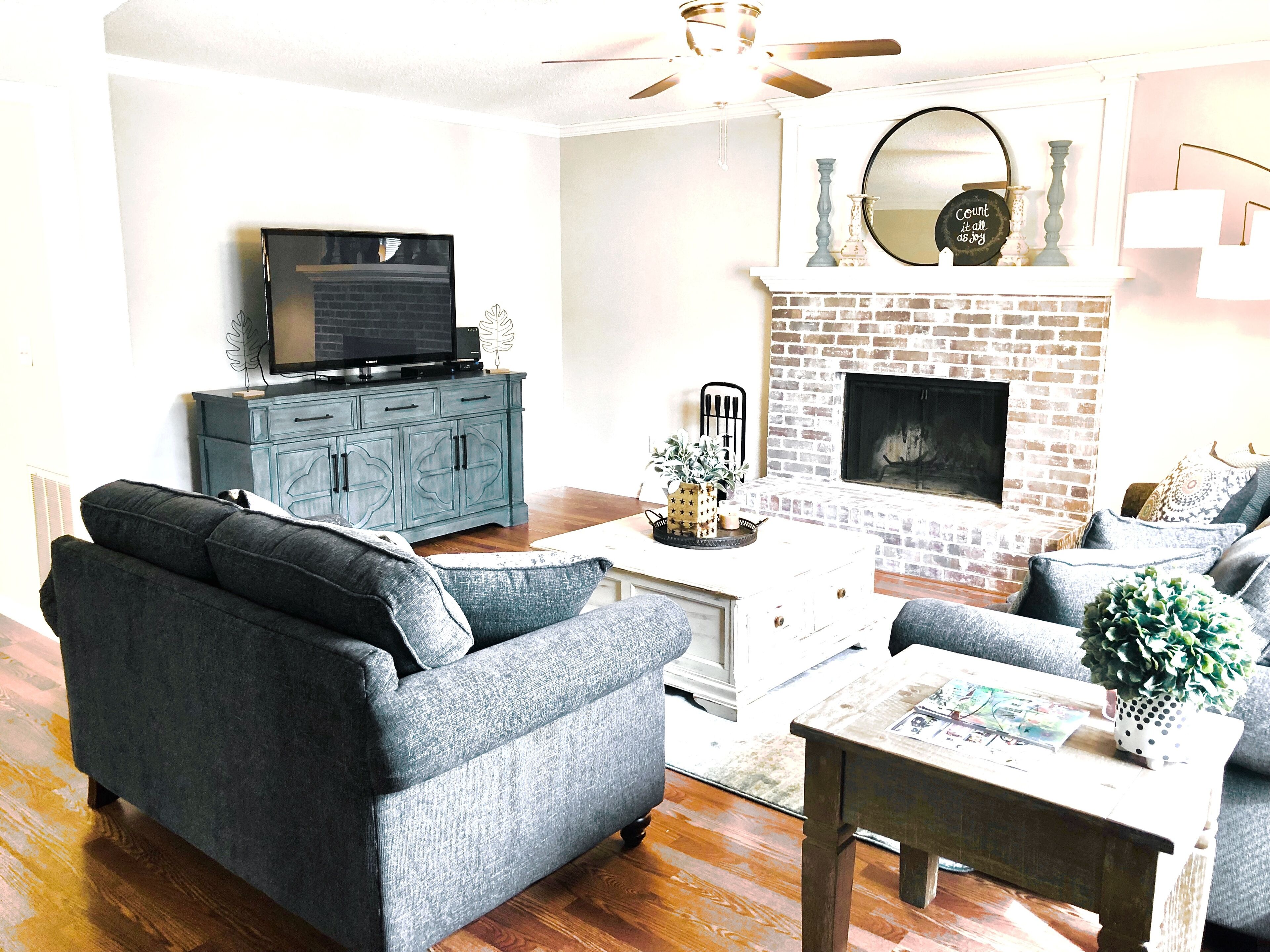 NEW!! The Yellow Cottage, FREE WIFI, parking and coffee!