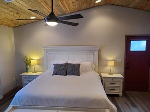 3 bedrooms, desk, free WiFi, bed sheets