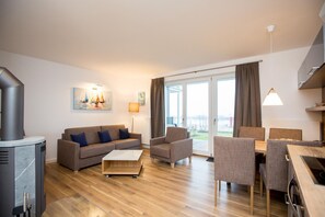 Fernseher, Kamin, Stereoanlage