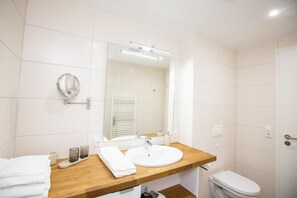 Shower, hair dryer, towels - Cozy two-bedroom apartment with fireplace (P7A3) - Cozy 2 (Plau am See)