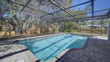 Alberca al aire libre y alberca climatizada