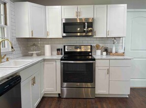 Fridge, microwave, oven, stovetop - Stylish House with Pool 5BR/3BA (Raleigh)
