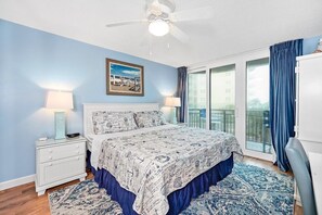 2 bedrooms, desk, iron/ironing board, free WiFi - 2 Bedroom Condo on the Beach at Okaloosa Island (Fort Walton Beach)