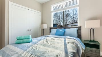 3 bedrooms, iron/ironing board, travel crib, free WiFi