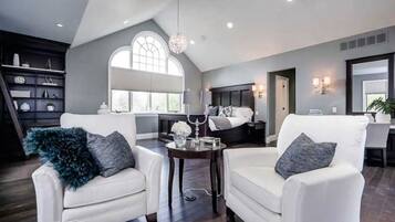 5 Schlafzimmer, Schreibtisch, Bügeleisen/Bügelbrett, Reisekinderbett
