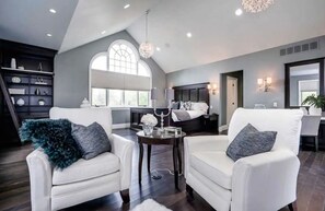 6 bedrooms, desk, iron/ironing board, travel crib - The Mansion, Wasaga beach, Blue mountain (Utopia)