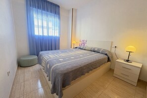 2 bedrooms, WiFi - ACV - Marina Trebol III-2ª Línea Planta 4 Norte (Oropesa del Mar)