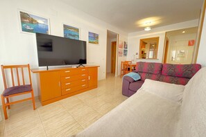 TV, fireplace - ACV - Marina Trebol III-2ª Línea Planta 4 Norte (Oropesa del Mar)