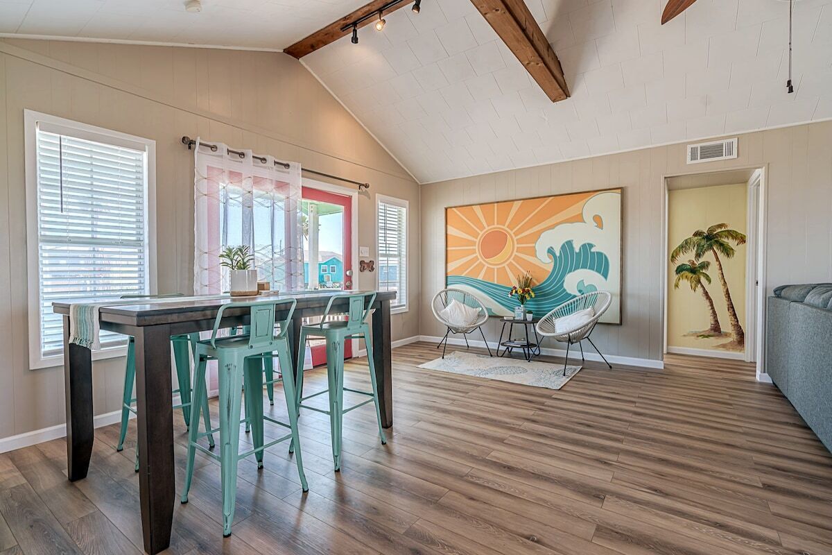 NEW updated home w/ firepit, 2 min walk to beach