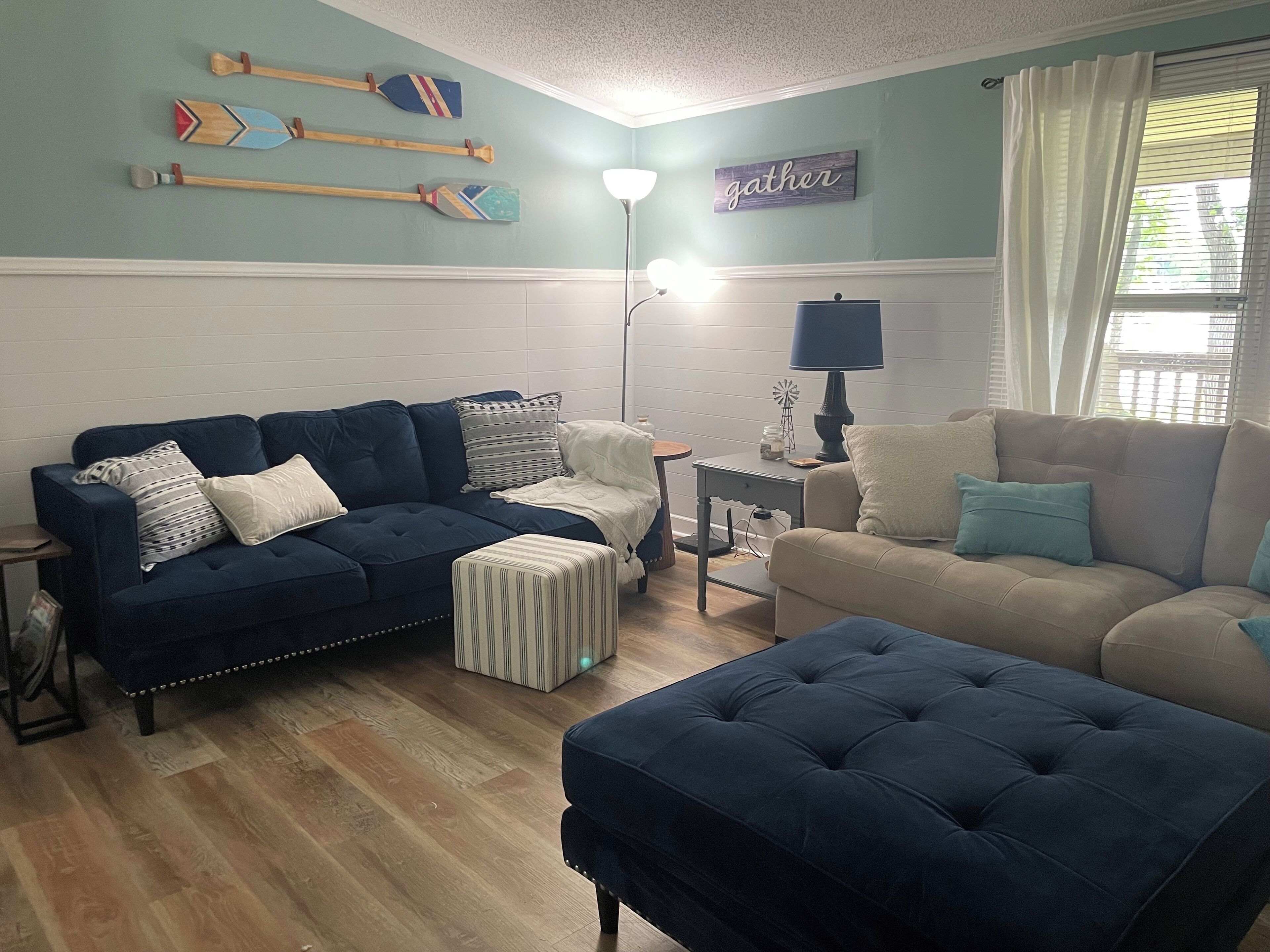 Älytelevisio, DVD-soitin, pöytäjalkapallopöytä