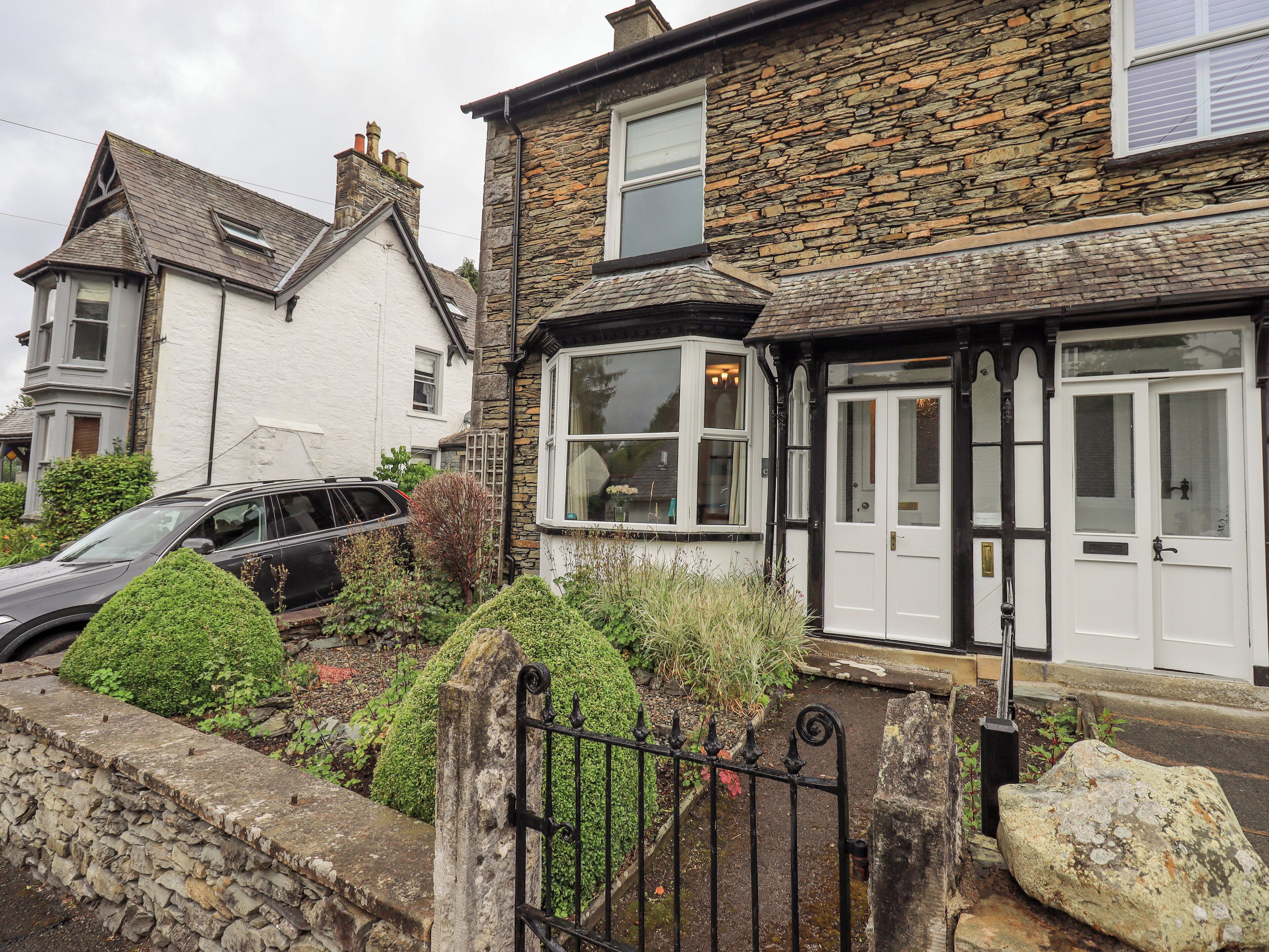 ASH COTTAGE, family friendly, with a garden in Bowness-On-Windermere