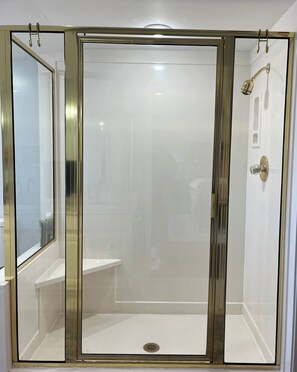 Badewanne, Whirlpool, Haartrockner, Handtücher