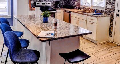 Private 3 bd/2.5 ba close to Downtown & Medical District