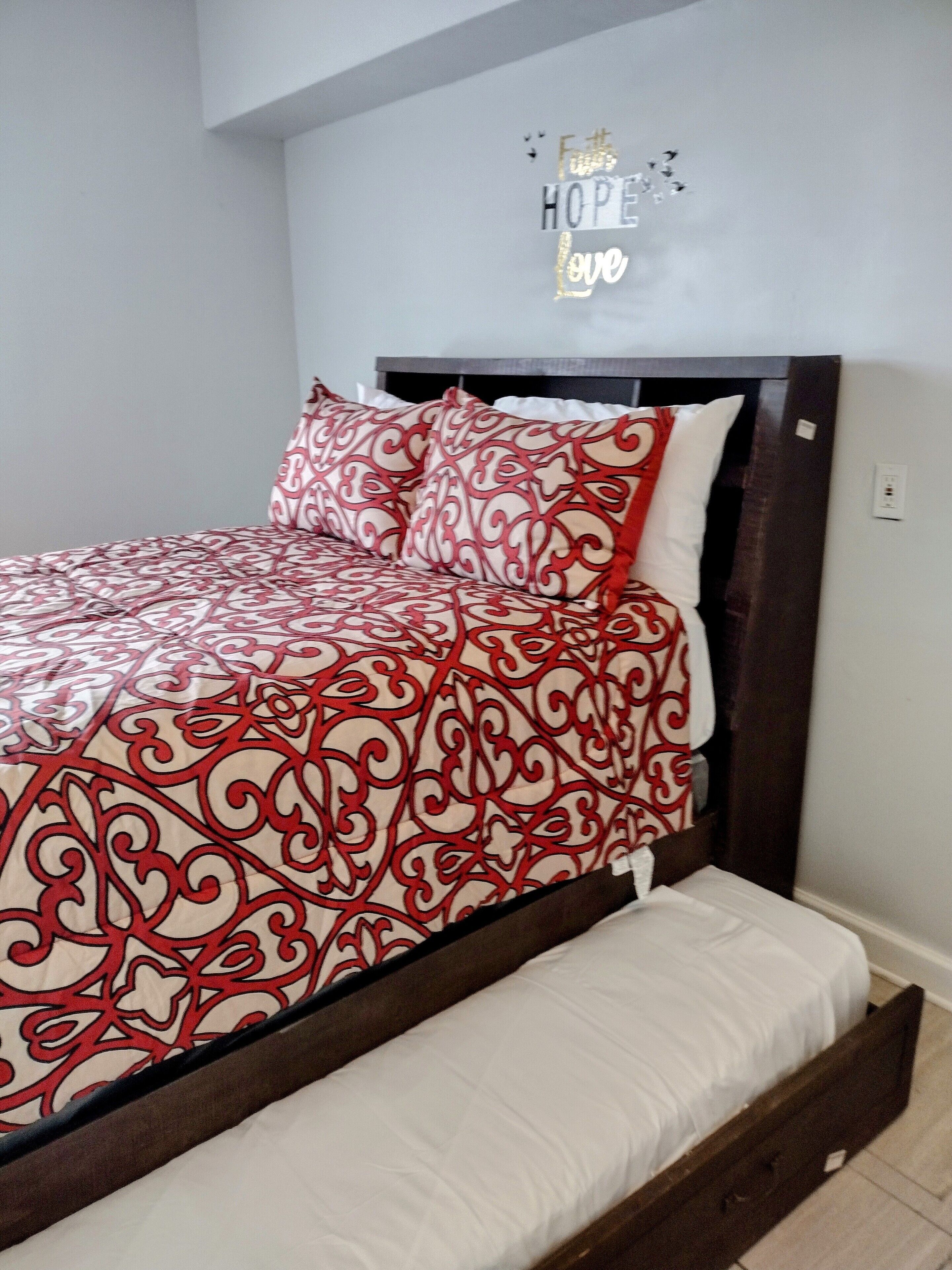 Private 3 bd/2.5 ba close to Downtown & Medical District