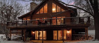 SHARED SPACE, Log Home 15 min from the Twin Cities.. 2 rooms available to share