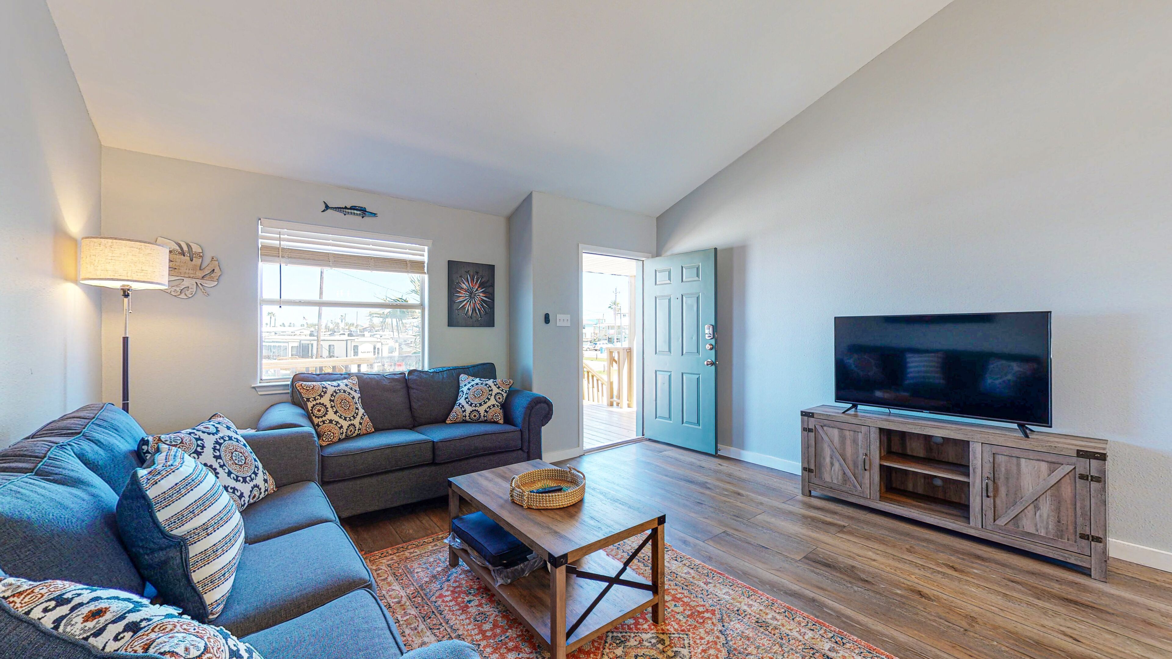 AI611B Newly Re Modeled Duplex, Room for Boat, Close to Community Pool and Dog Park