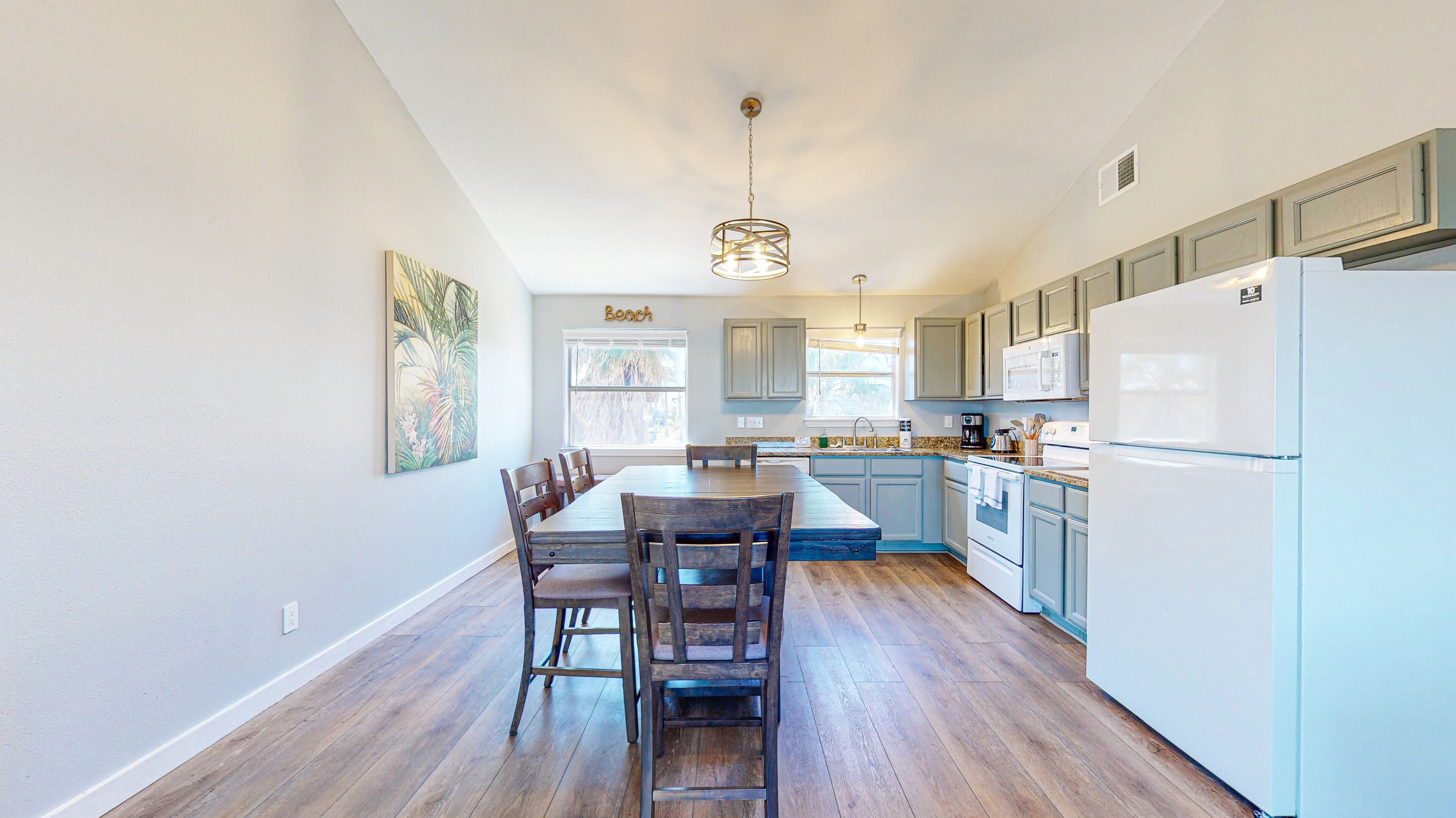 AI611B Newly Re Modeled Duplex, Room for Boat, Close to Community Pool and Dog Park