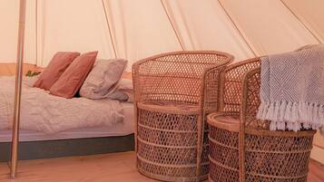 1 bedroom, travel cot, bed sheets