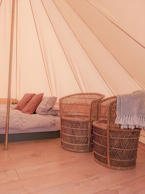 1 bedroom, travel cot, bed sheets