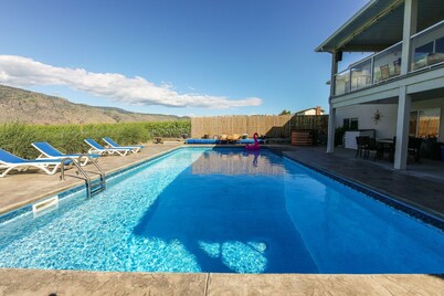 Poolside Suite Surrounded by Vineyard & Orchard